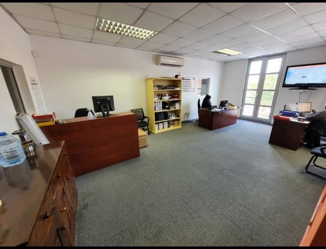 405M² WAREHOUSE TO LET IN STIKLAND INDUSTRIAL